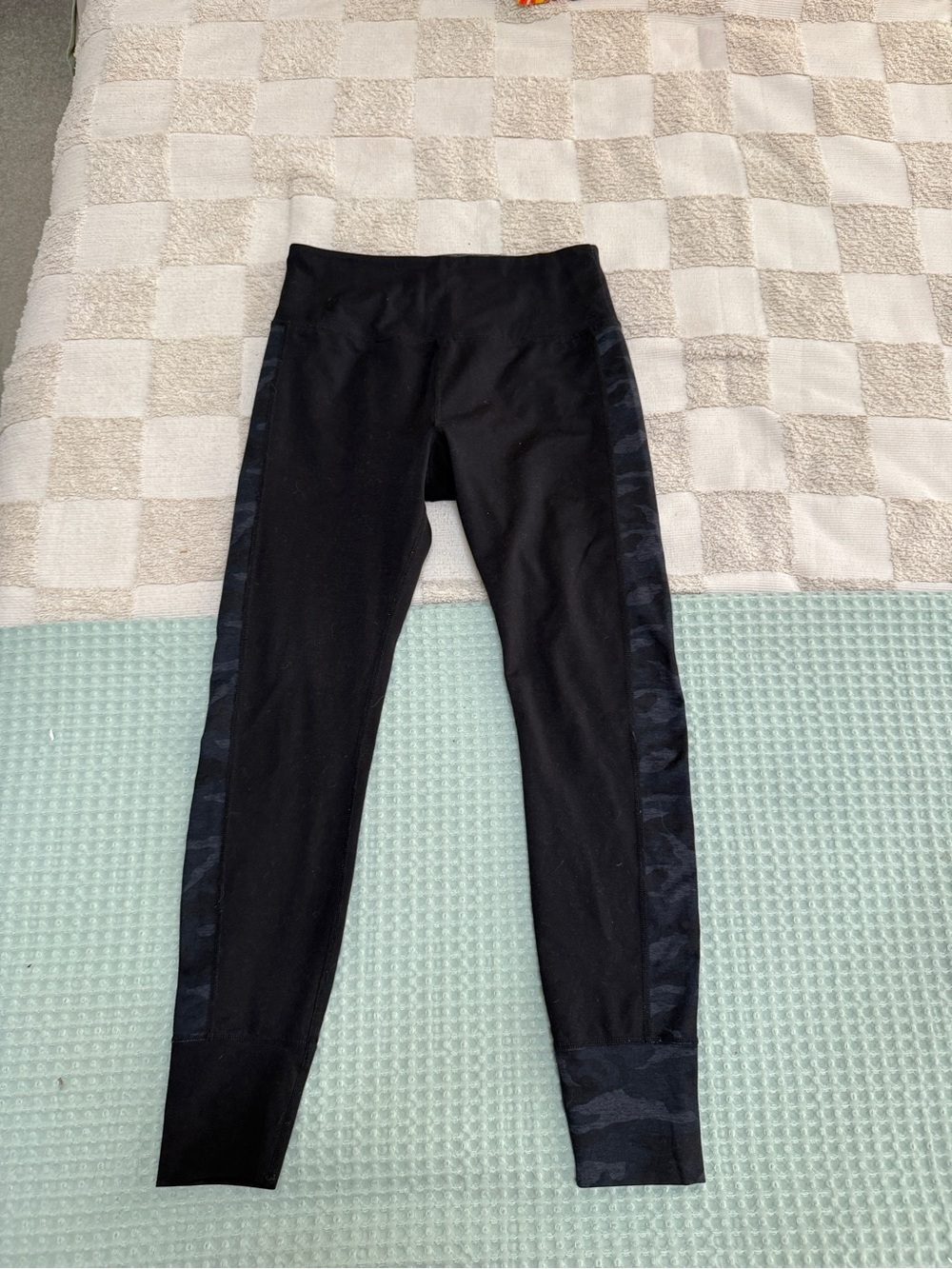 VUORI WOMEN'S ASYMMETRIC BLOCK LEGGINGS size S